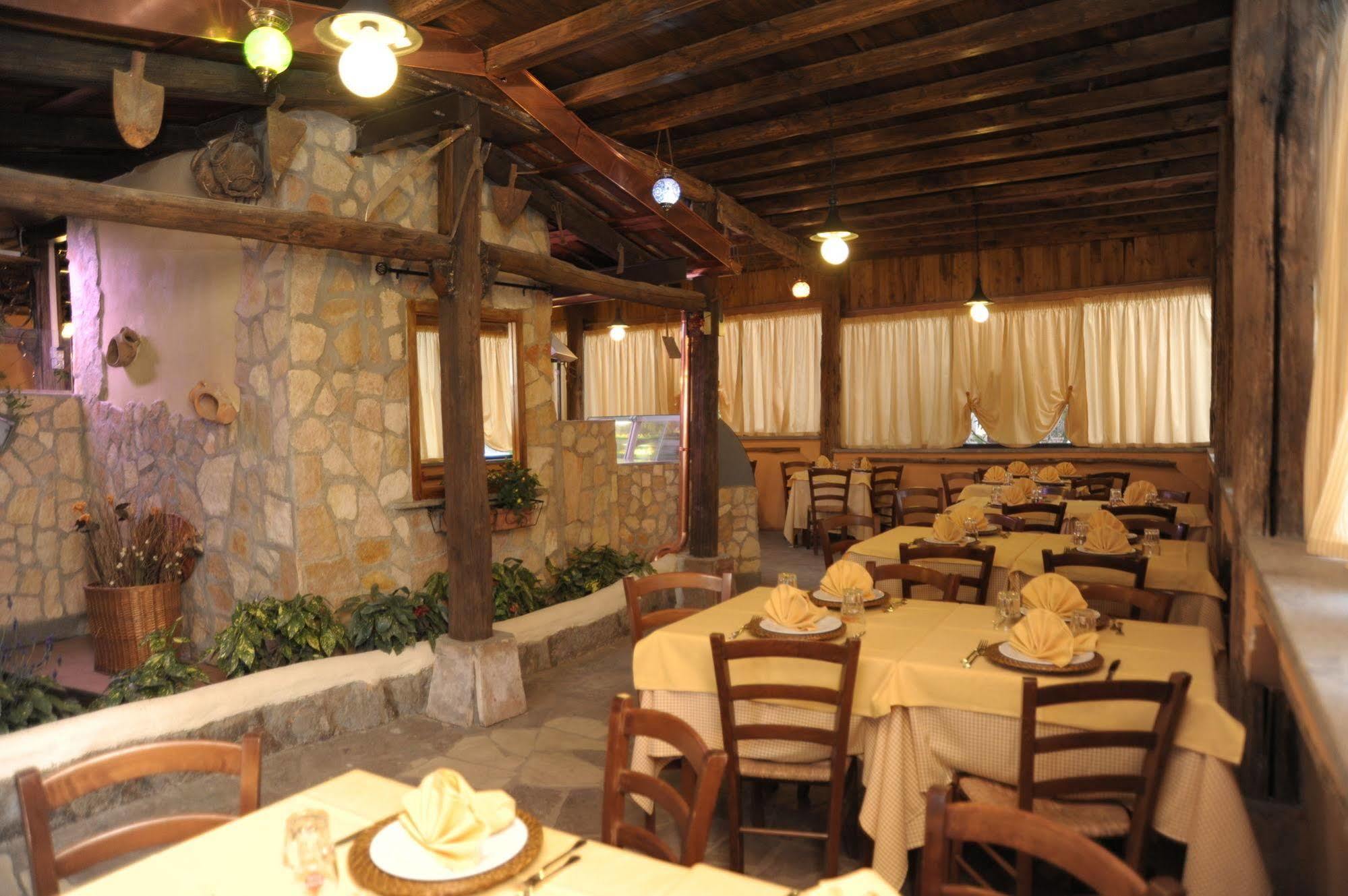 Hotel Casale Certosa à Pavona Extérieur photo